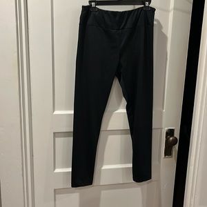 Womens XL no boundaries leggings. Ankle length. Black snakeskin print exc cond